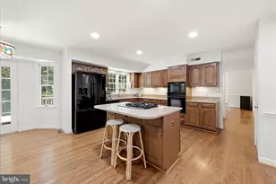 8814 Surrey Ct, Alexandria, VA 22309 - Photo 2