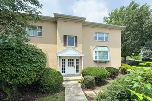 2900 Peyton Randolph Dr, Falls Church, VA 22044 - Photo 4