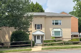2900 Peyton Randolph Dr, Falls Church, VA 22044 - Photo 2