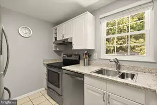 8100 Loving Forest Ct, Springfield, VA 22153 - Photo 12