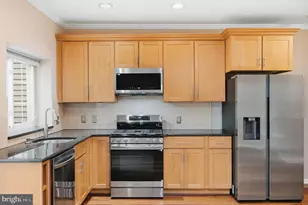12109 Wedgeway Ct, Fairfax, VA 22033 - Photo 4