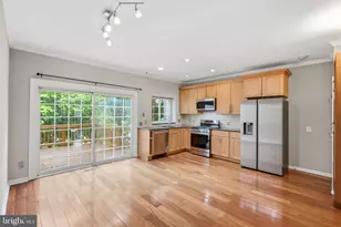 12109 Wedgeway Ct, Fairfax, VA 22033 - Photo 2