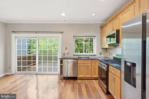 12109 Wedgeway Ct, Fairfax, VA 22033 - Photo 6
