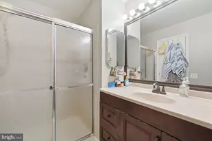 12109 Wedgeway Ct, Fairfax, VA 22033 - Photo 14