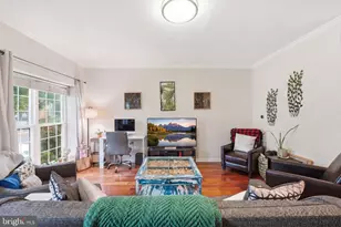12109 Wedgeway Ct, Fairfax, VA 22033 - Photo 4