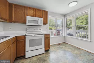 5913 Dungeness Ln, Alexandria, VA 22315 - Photo 2