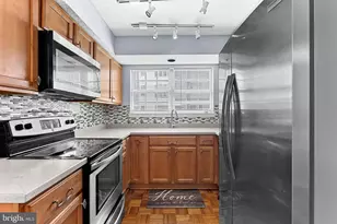 12110 Green Leaf Ct, Fairfax, VA 22033 - Photo 16