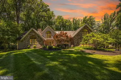 10120 Walker Lake Drive, Great Falls, VA 22066 - Photo 2