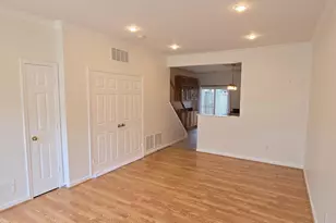 2436 Old Farmhouse Ct, Herndon, VA 20171 - Photo 2