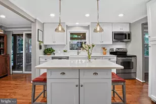 12714 Longleaf Ln, Herndon, VA 20170 - Photo 2