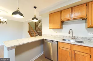 5718 Croatan Ct, Centreville, VA 20120 - Photo 16