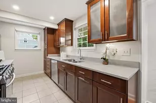 7002 Lee Park Ct, Falls Church, VA 22042 - Photo 8