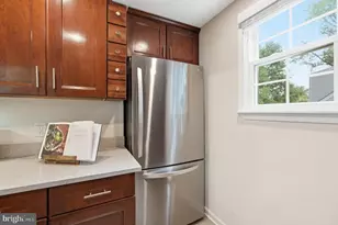 7002 Lee Park Ct, Falls Church, VA 22042 - Photo 10