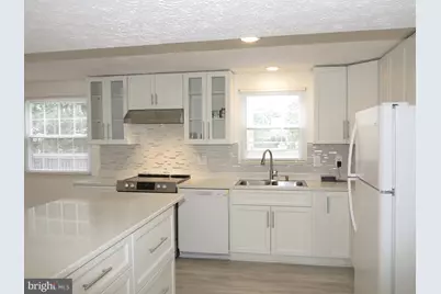 8406 Woodford Court, Vienna, VA 22182 - Photo 4