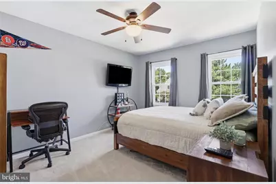 13607 White Barn Lane, Herndon, VA 20171 - Photo 32