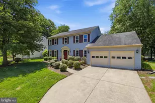 13607 White Barn Ln, Herndon, VA 20171 - Photo 2