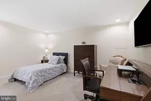 13607 White Barn Ln, Herndon, VA 20171 - Photo 40