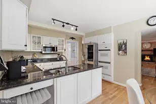 13607 White Barn Ln, Herndon, VA 20171 - Photo 12