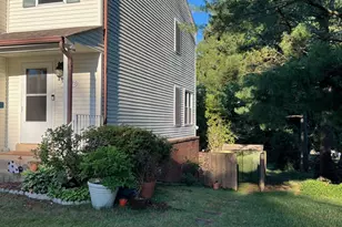 2829 Grovemore Ln, Vienna, VA 22180 - Photo 2