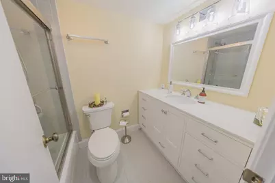 8370 Greensboro Drive #908, McLean, VA 22102 - Photo 10