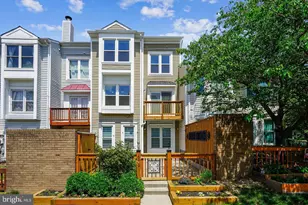 6010 Sunset Ridge Ct, Centreville, VA 20121 - Photo 2