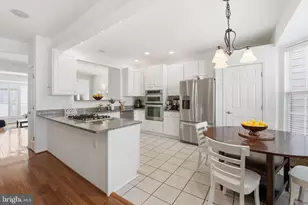 8656 Royal Worcester Ln, Fairfax, VA 22031 - Photo 10