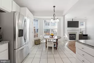 8656 Royal Worcester Ln, Fairfax, VA 22031 - Photo 12