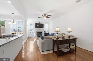8656 Royal Worcester Ln, Fairfax, VA 22031 - Photo 18