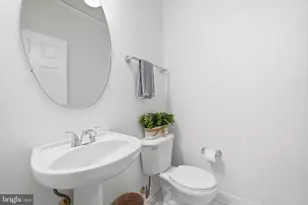 8656 Royal Worcester Ln, Fairfax, VA 22031 - Photo 34