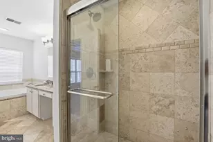 8656 Royal Worcester Ln, Fairfax, VA 22031 - Photo 24