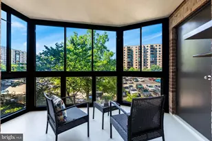 8360 Greensboro Dr, McLean, VA 22102 - Photo 10