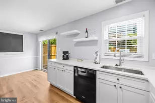 9948 Capperton Dr, Oakton, VA 22124 - Photo 10