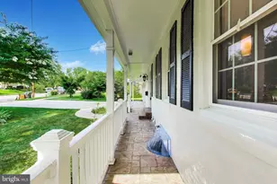 8825 Stark Rd, Annandale, VA 22003 - Photo 4