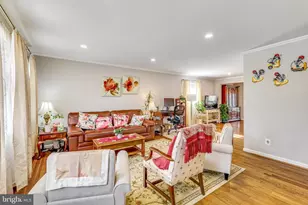 205 Tapawingo Rd SW, Vienna, VA 22180 - Photo 2