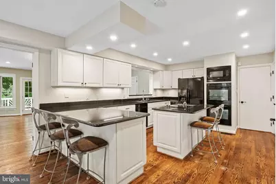 6506 Bellamine Court, McLean, VA 22101 - Photo 12