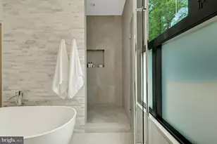 7815 Old Falls Rd, McLean, VA 22102 - Photo 70