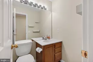 8209 Crossbrook Ct, Lorton, VA 22079 - Photo 14