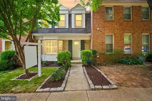 5752 Crownleigh Ct, Burke, VA 22015 - Photo 1