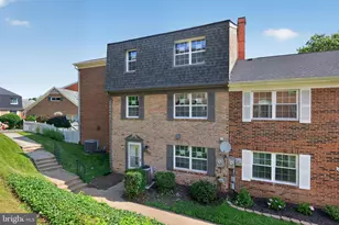 9836 Hagel Cir, Lorton, VA 22079 - Photo 2