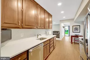 8104 Briar Creek Dr, Annandale, VA 22003 - Photo 18