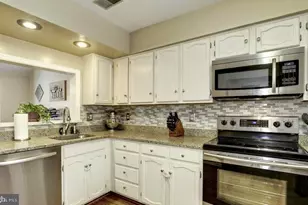 12506 Flatwood Cir, Fairfax, VA 22033 - Photo 6