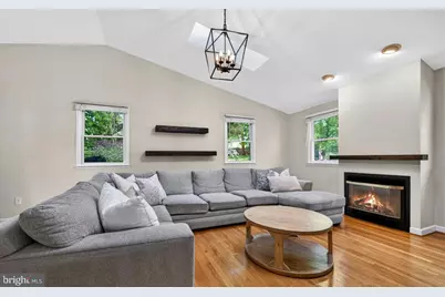 1109 Hillcrest Drive SW, Vienna, VA 22180 - Photo 4