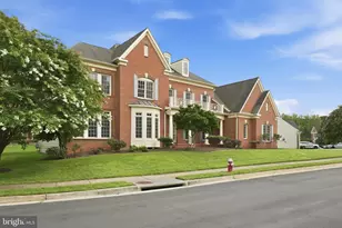 5285 Meadow Estates Dr, Fairfax, VA 22030 - Photo 2