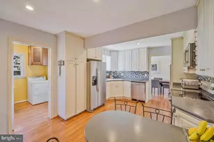 7902 Larrick Ct, Springfield, VA 22153 - Photo 12