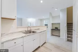 11375 Aristotle Dr, Fairfax, VA 22030 - Photo 10