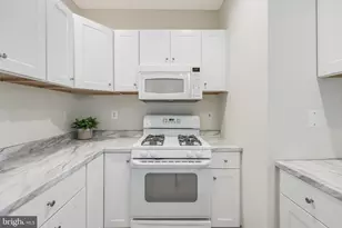 11375 Aristotle Dr, Fairfax, VA 22030 - Photo 12