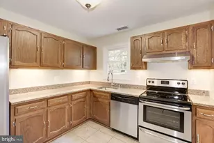 9816 Oakdale Woods Ct, Vienna, VA 22181 - Photo 6