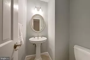 9259 Bailey Ln, Fairfax, VA 22031 - Photo 20