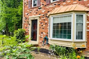 7428 Fountain Head Dr, Annandale, VA 22003 - Photo 2