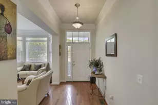 6087 Piney Woods Ct, Alexandria, VA 22315 - Photo 2